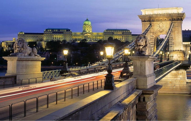 Chain Bridge and Buda Castle illuminated at night.